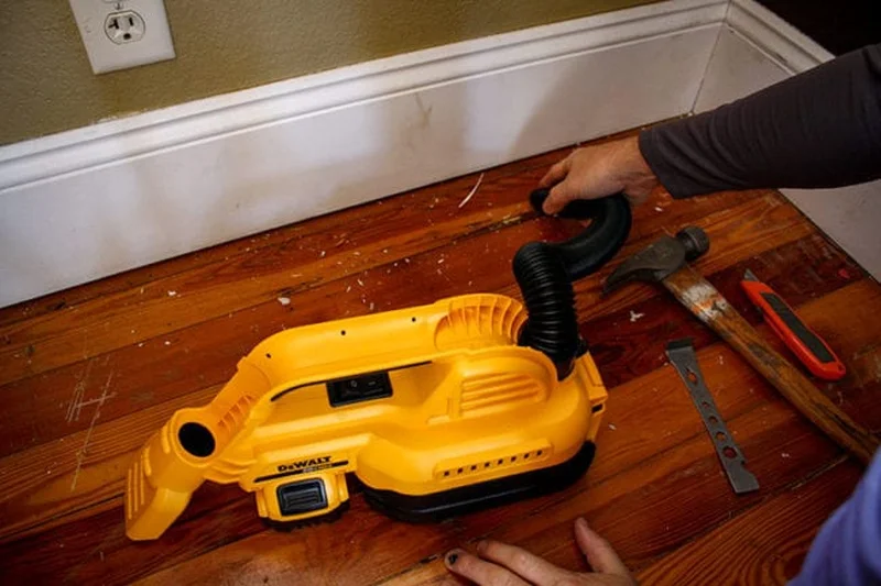 DeWalt 20V MAX 1/2 Gallon Wet/Dry Portable Vacuum (DCV517B)