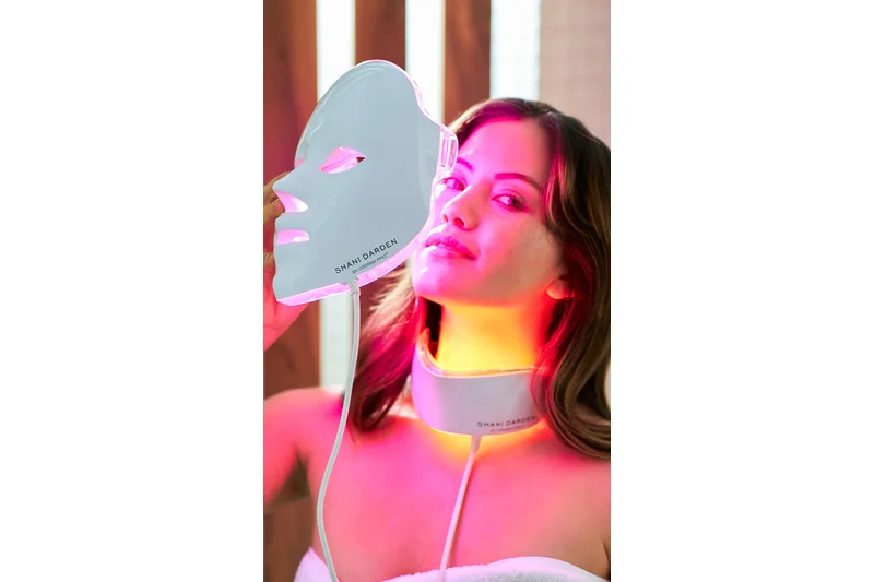 Shani Darden by Déesse PRO LED Light Mask