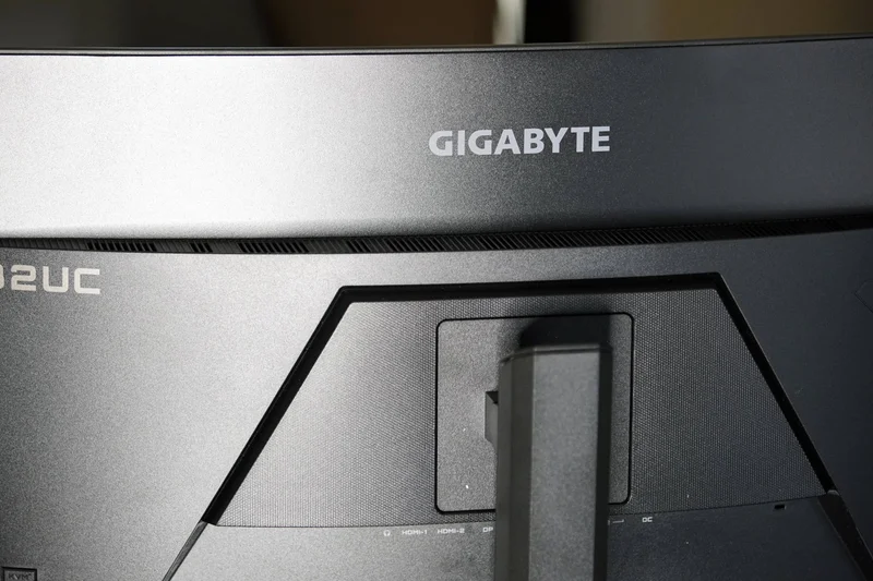 Gigabyte M32UC