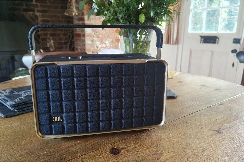 JBL Authentics 300