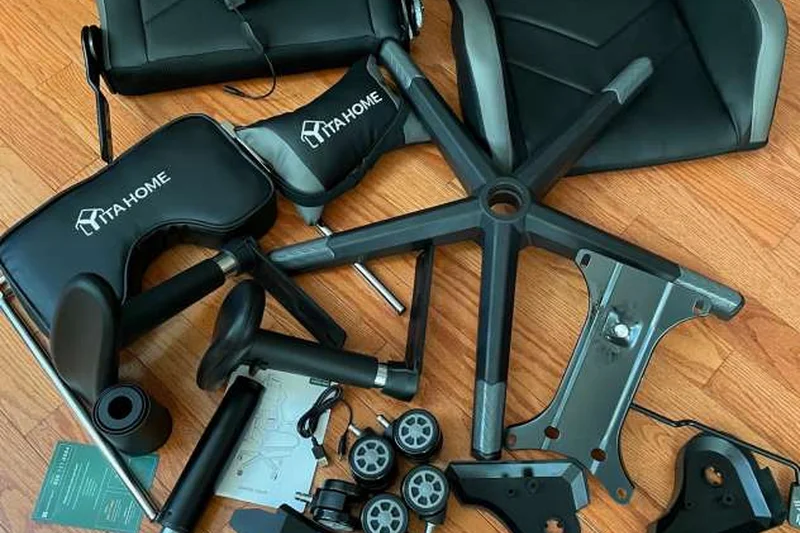 YITAHOME Gaming Chair with Footrest