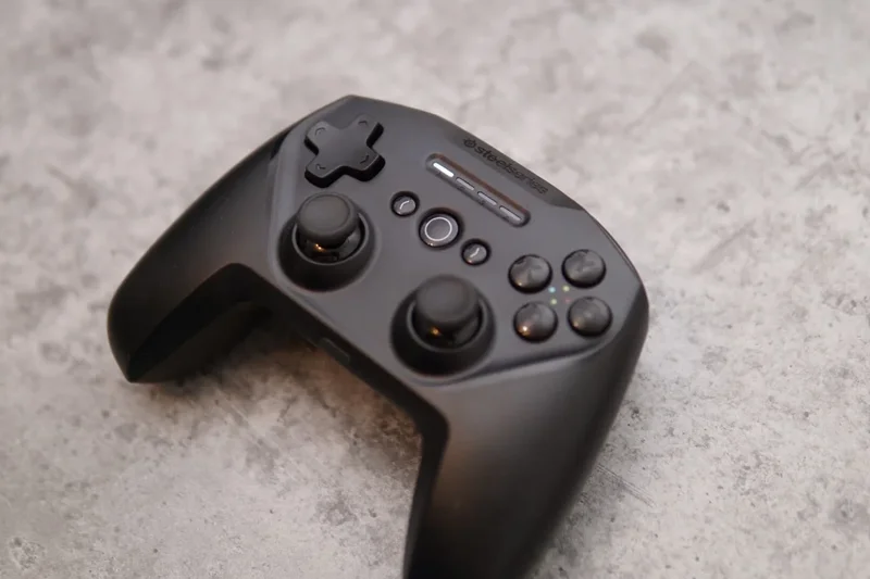 SteelSeries Stratus+