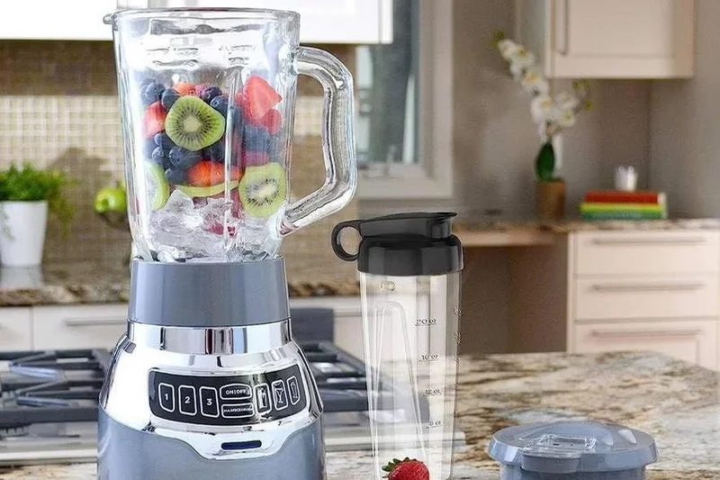 Black+Decker Quiet Blender with Cyclone Glass Jar
