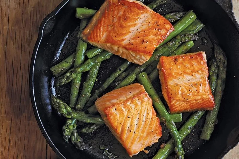 Lodge L8SK3 10.25-Inch Cast Iron Skillet