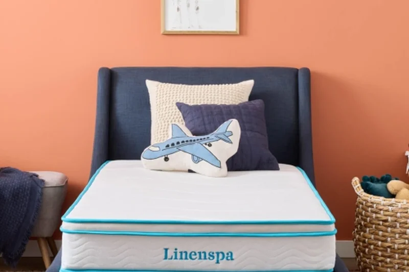 Linenspa 8-Inch Memory Foam and Innerspring Hybrid Mattress