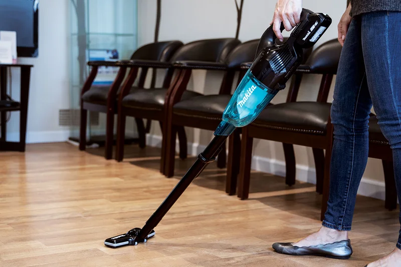 Makita 18V LXT Compact Brushless Cordless Vacuum