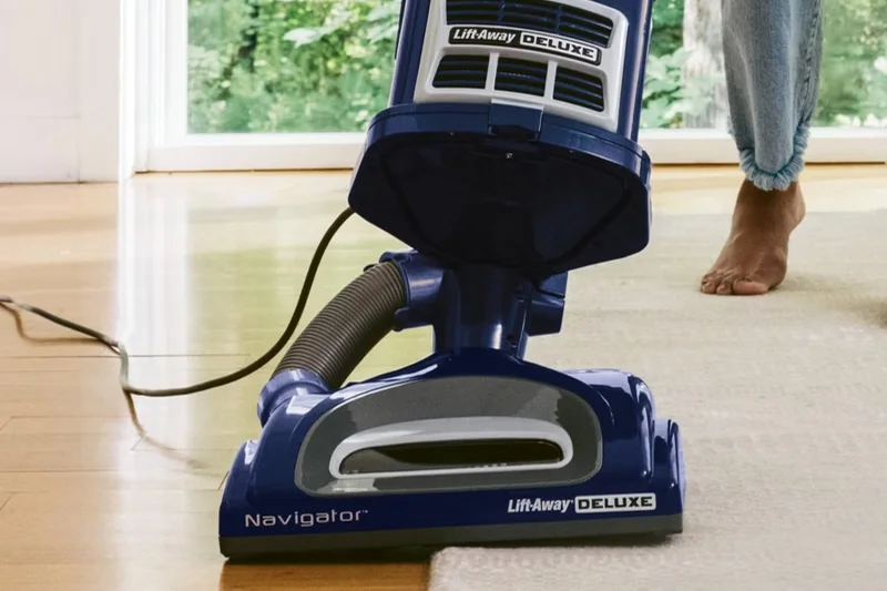 Shark Navigator Lift-Away Deluxe NV360