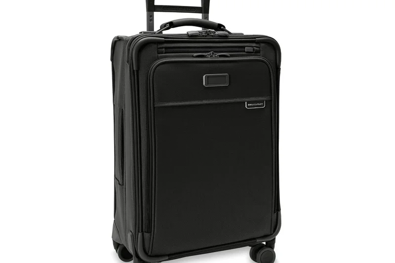 Briggs &amp; Riley Baseline Essential 22" Spinner