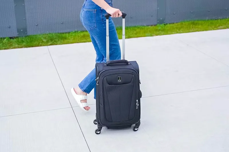 Travelpro Maxlite 5 21" Carry-On Spinner
